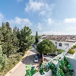 Sunlit 2 Bdrm Apt With View In Centro Plaza