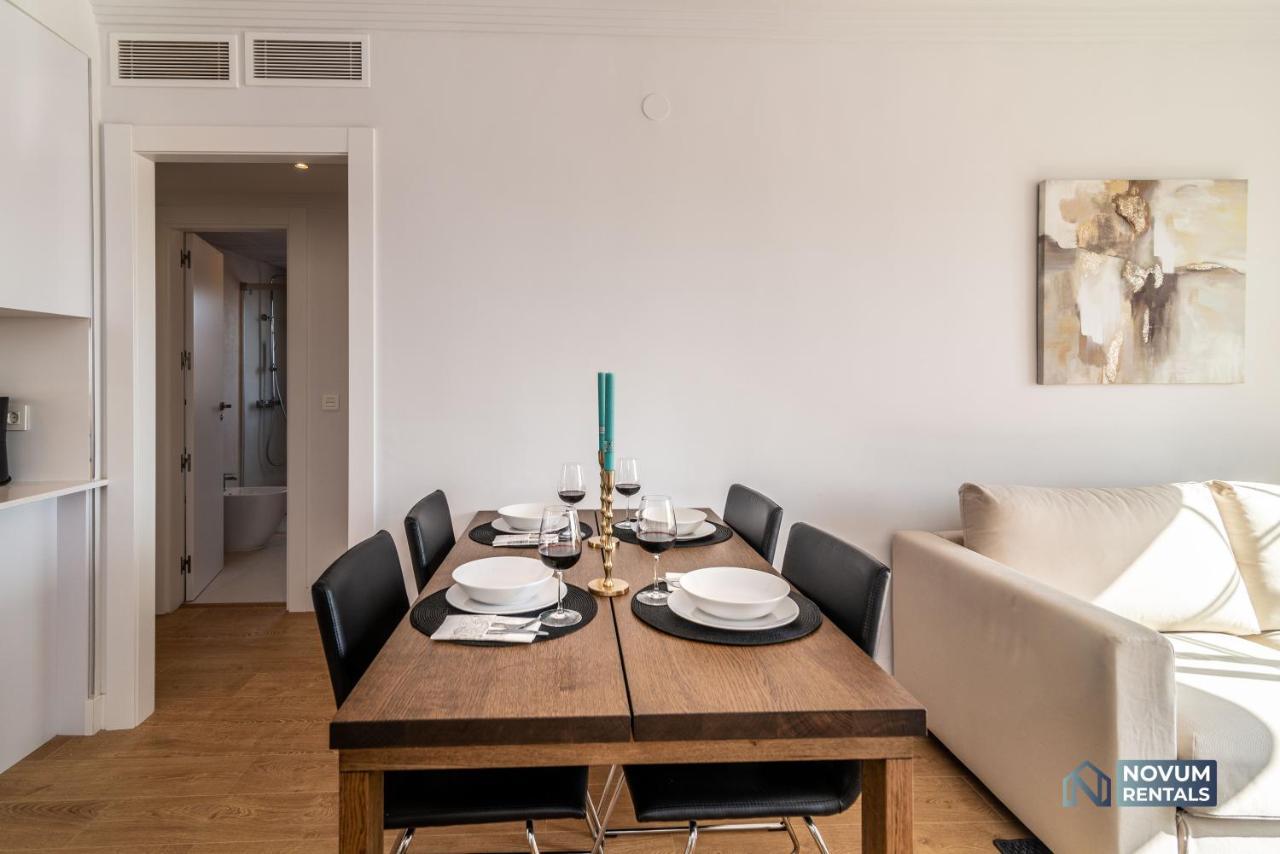 Sunlit 2 Bdrm With View In Centro Plaza * Marbella
