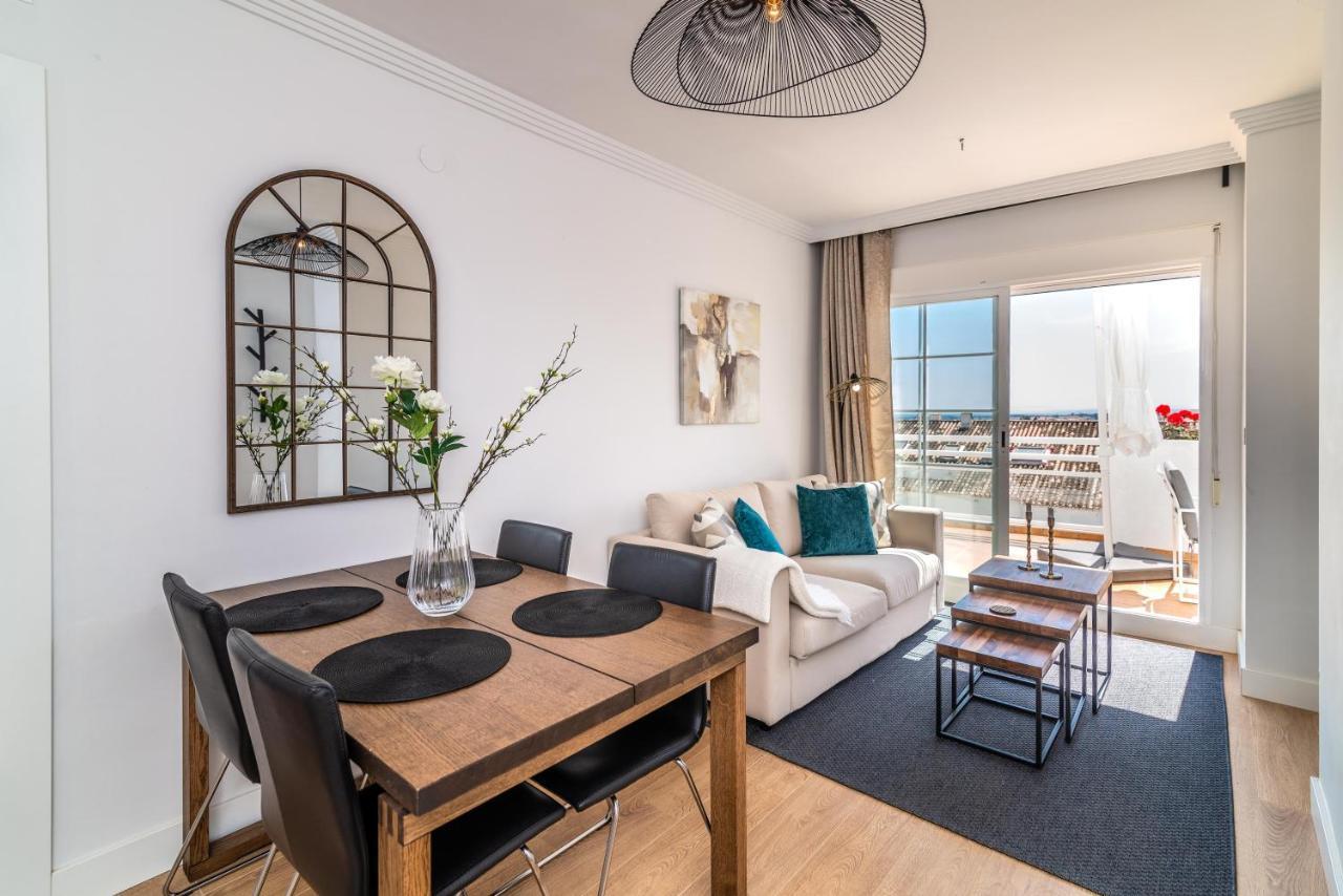 Sunlit 2 Bdrm With View In Centro Plaza Apartment
