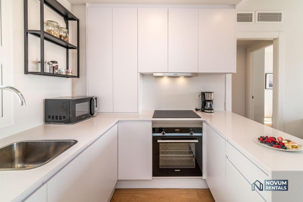 Sunlit 2 Bdrm With View In Centro Plaza Apartment *