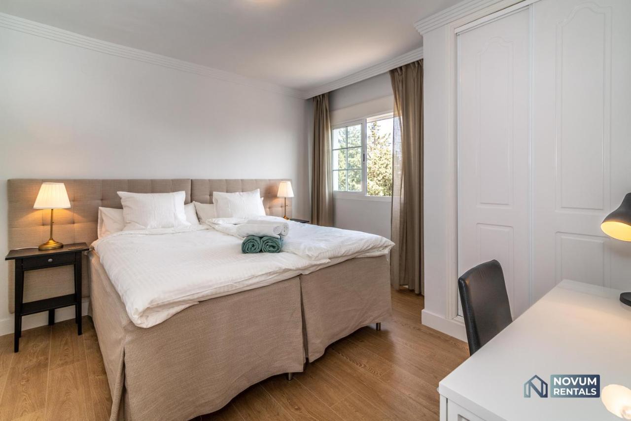 Sunlit 2 Bdrm With View In Centro Plaza Apartment